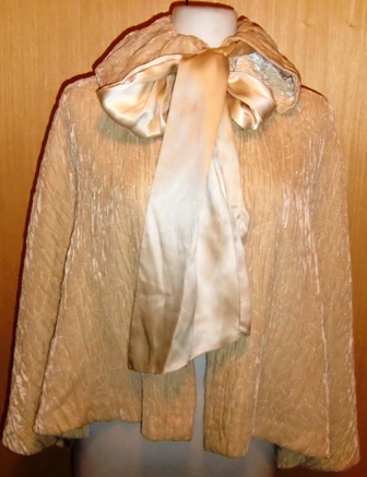 xxM398M 1930s velvet cape with label